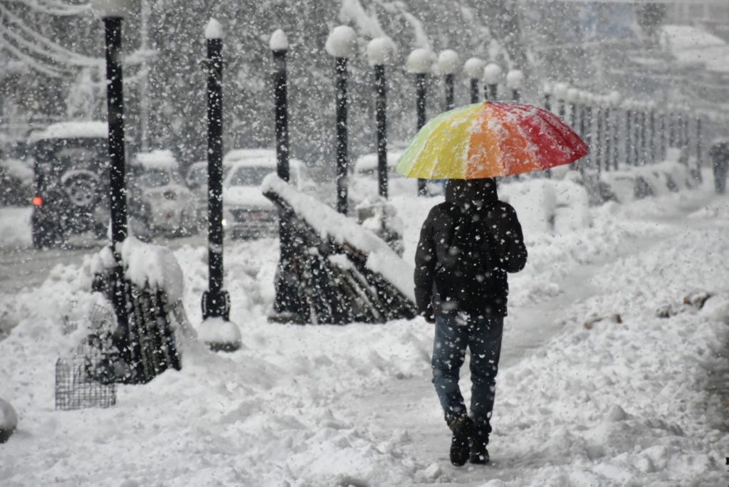 5 Amazing Places to Enjoy Snowfall in Himachal Pradesh this Winter