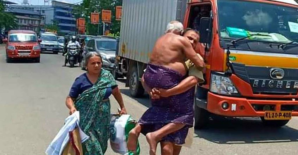 Kerala Man Carries Old, Ailing Father on Foot After Cops Stop Them During Lockdown