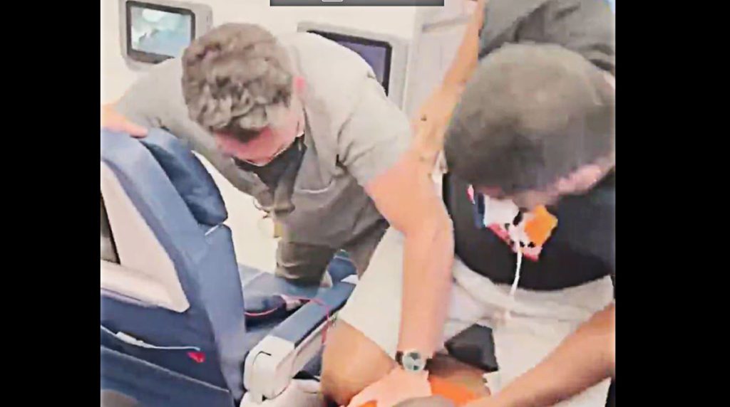 When Pilot Asks ‘All Strong Males’ to Restrain ‘Problem Passenger’ He Turns Out to Be Flight Attendant