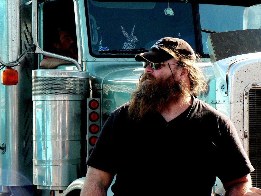 10 Important Tips Professional Truck Drivers Should Follow